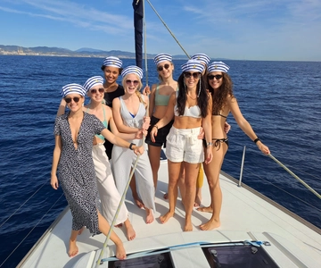 Barcelona: Luxury Private Yacht Daytime Cruise