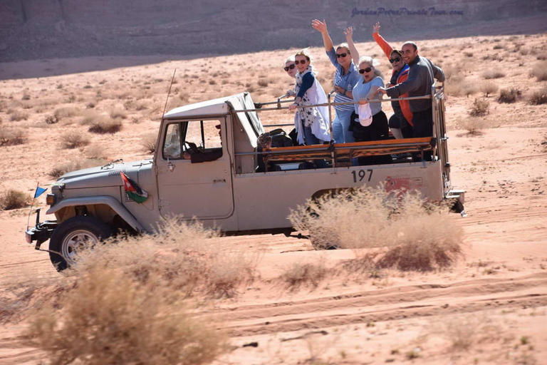 Desde Amman: Petra, Wadi Rum, viaje de 2 días al Mar Rojo y al Mar MuertoTienda de lujo