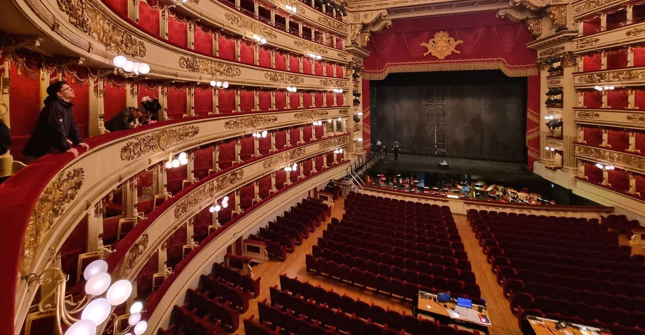 Milan: La Scala Theater and Museum Tour with Entry Tickets