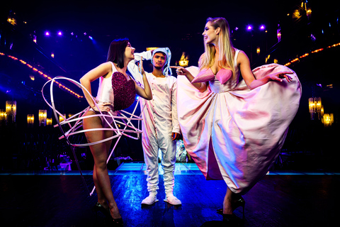 باريس: العرض العائلي "ملهى الأول" في باراديس لاتينملهى مون بريميير