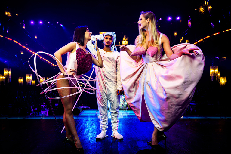 باريس: العرض العائلي "ملهى الأول" في باراديس لاتينملهى مون بريميير