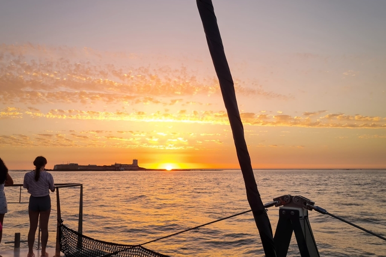 Sancti Petri: catamarancruise van 1 uur bij zonsondergangCatamarancruise bij zonsondergang