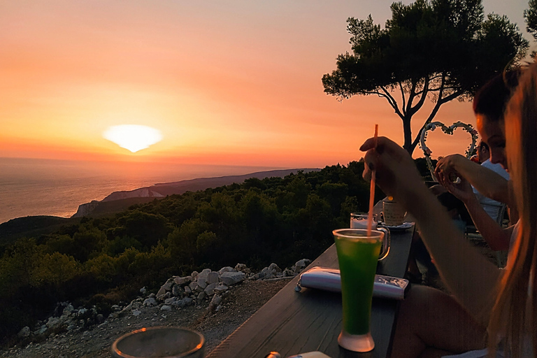 Zakynthos: Passeio ao pôr do sol nas cavernas de Agalas e no mirante de MyzithresZakynthos: excursão ao pôr do sol nas cavernas de Agalas e no mirante de Myzithres