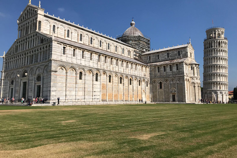 Livorno: excursão terrestre privada de dia inteiro a Pisa e Lucca