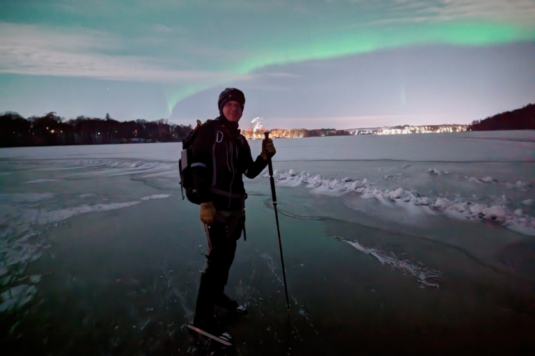 Estocolmo: Patinaje sobre hielo a la luz de la luna con chocolate caliente