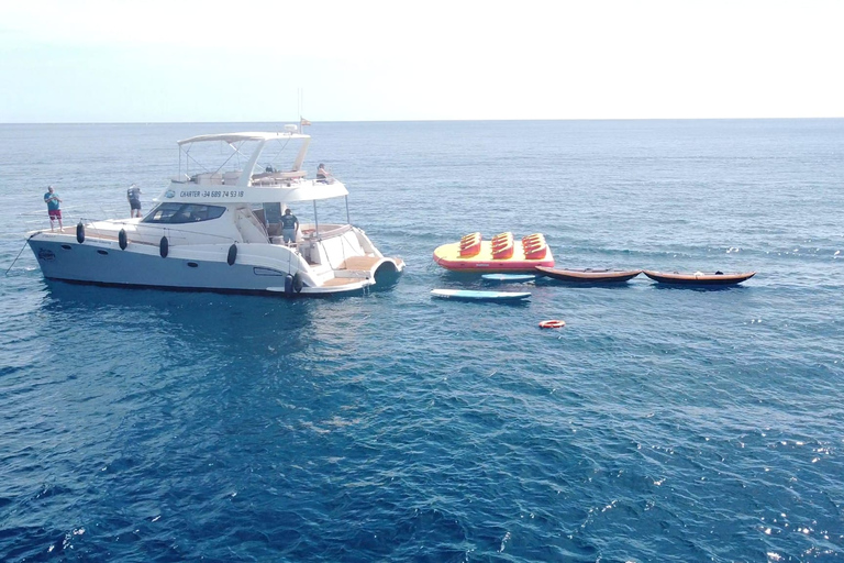 Puerto del Carmen: passeio de catamarã com esportes aquáticosCatamarã particular de 8 horas