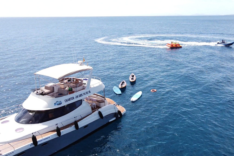 Lanzarote : Experiencia en catamarán con actividades acuáticasCatamarán privado hasta 12 pasajeros