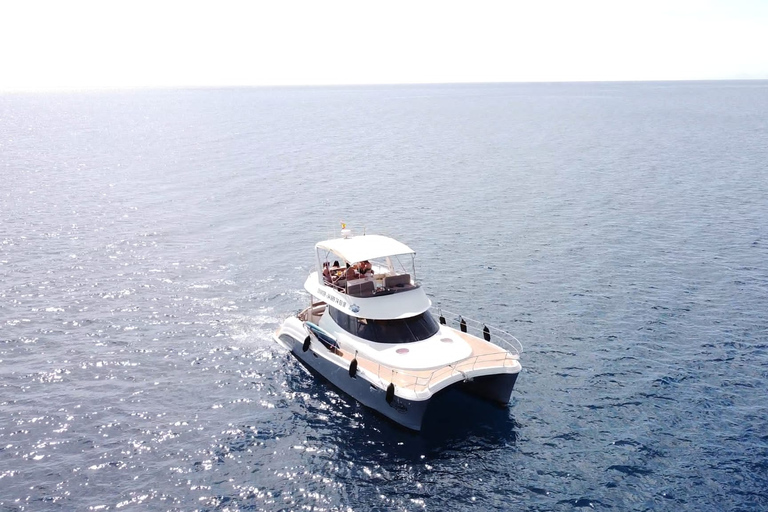 Lanzarote: Catamaran Ervaring met wateractiviteitenPrivécatamaran voor maximaal 12 passagiers