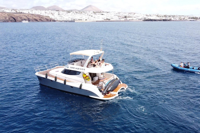 Lanzarote : Experiencia en catamarán con actividades acuáticasCatamarán privado hasta 12 pasajeros