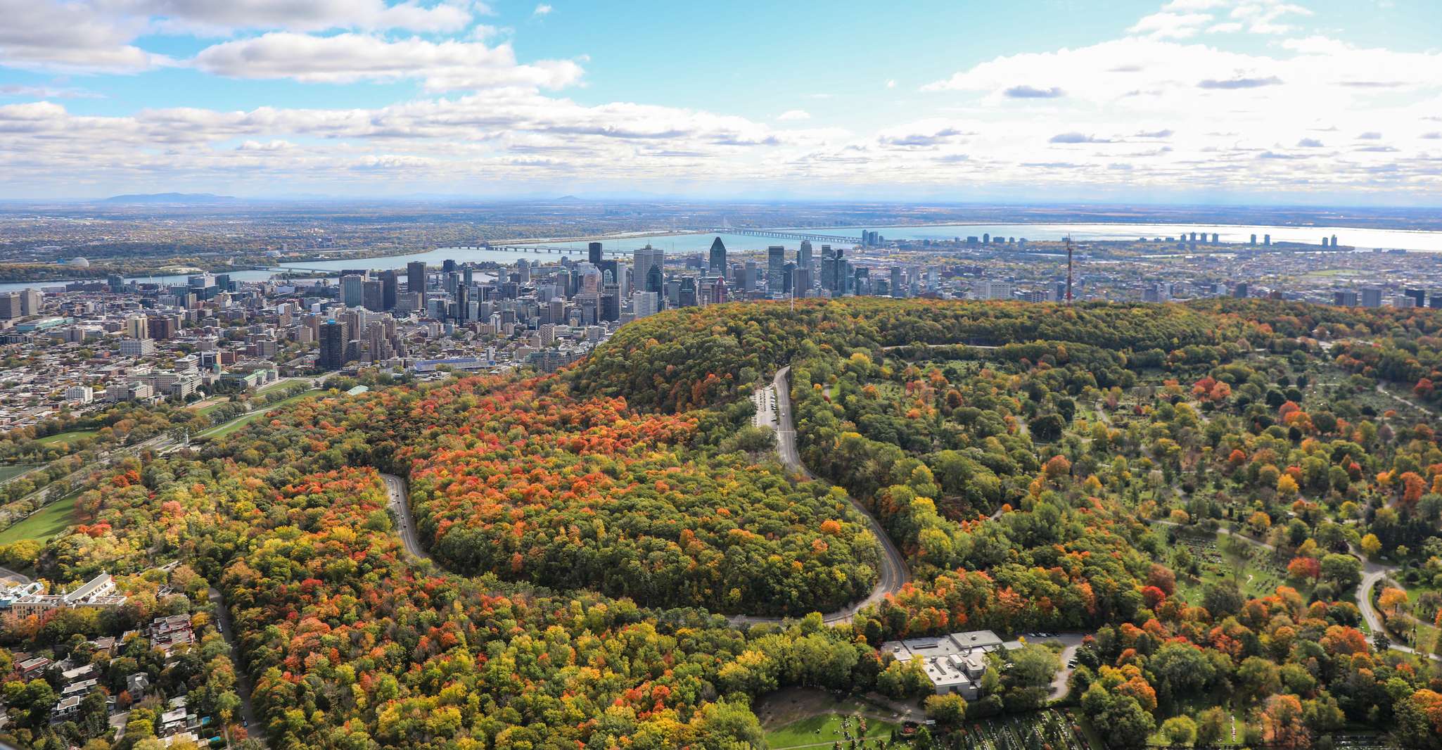 Montreal: Guided Helicopter Tour photo 8