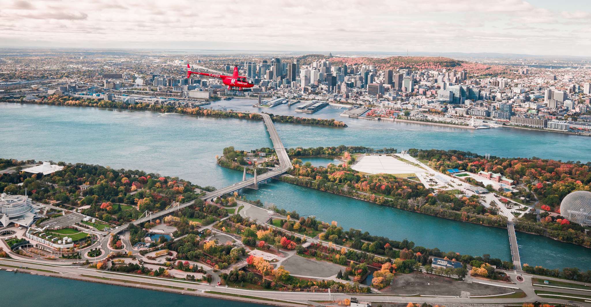 Montreal: Guided Helicopter Tour photo 3