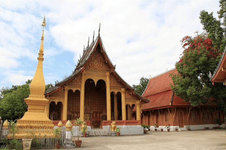 Luang Prabang: 2-Day Private Tour with Airport Transfers