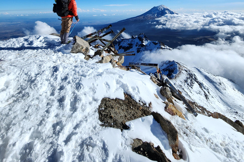 Conquer the summit of the Iztaccihuatl volcano Conquer the Summit of the Iztaccihuatl volcano
