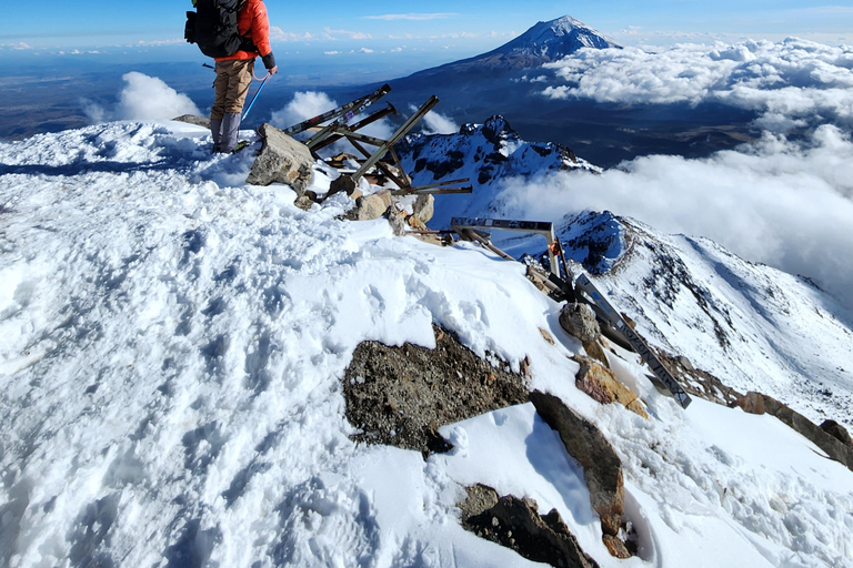 Conquer the summit of the Iztaccihuatl volcano Conquer the Summit of the Iztaccihuatl volcano