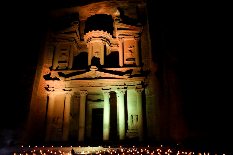 Petra de nuit: billets de spectacle et prise en charge à l'hôtelExcursion d'une journée à Petra: & Petra by Night (sans frais d'entrée)