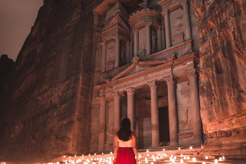 Petra de noche: entradas para espectáculos y recogida en el hotelExcursión de un día a Petra: y Petra de noche (sin tarifas de entrada)