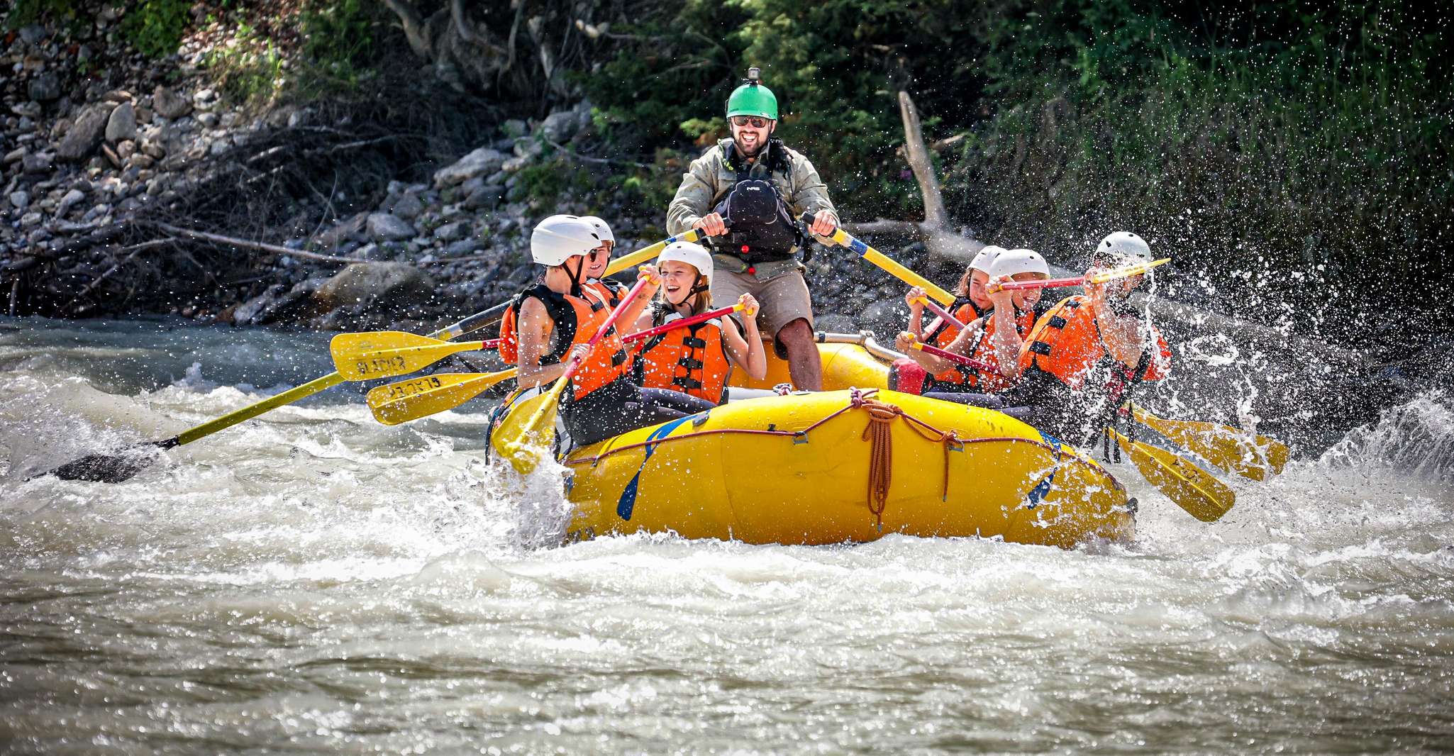 Golden, BC, Kicking Horse River Family Rafting con almuerzo - Hizvo