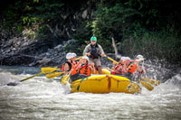 Golden, BC, Kicking Horse River Family Rafting con pranzo - Hizvo
