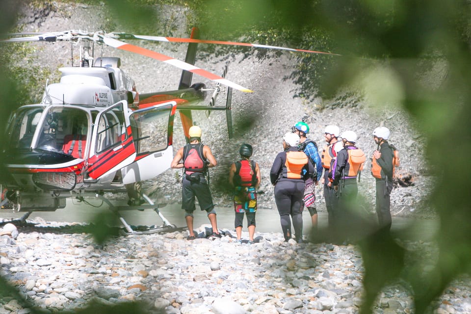 Dorado Medio D A De Rafting En Aguas Bravas Por Helic Ptero En El R O