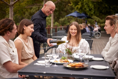 Weingutstour, Verkostung und 2-Gänge-Mittagessen auf der Terrasse (Wochenende)