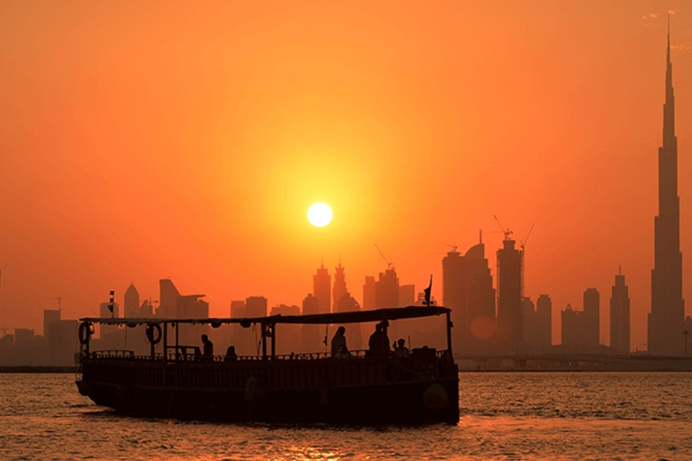 Dubai: Abra-Fahrt bei Sonnenuntergang zum Burj Khalifa