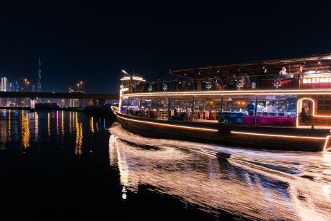 Dubai: Lyxig båttur på kanalen med middag & valfri transfer