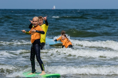 Plage de Scheveningen : expérience de surf de 2 heuresCours collectif de surf pour adultes