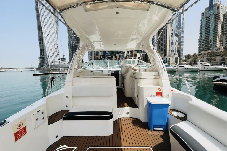 Dubai Marina: 2 boottocht met mini jachtDubai Marina: 2 uur boottocht privé