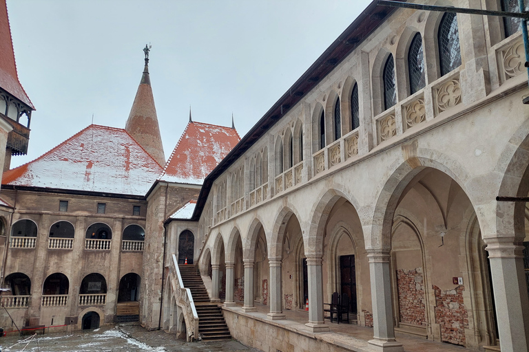 De Brasov: visite privée du château Corvin et de Sibiu