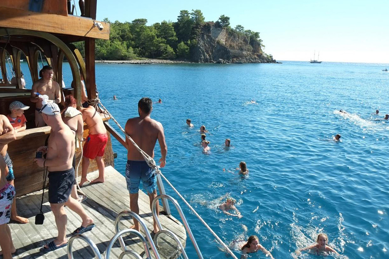 Antalya: Ontspannen boottocht met lunch naar de Duden watervalOntmoeting op de boot