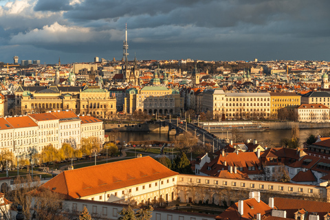 Castillo de Praga y Puente Ch. Visita Privada a Pie en DE o ENCastillo de Praga y Puente Ch. Visita Privada a Pie en Inglés