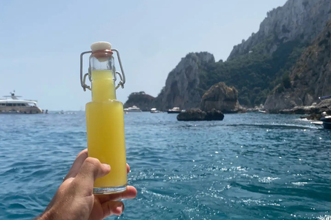 Capri: passeio de barco com mergulho, limoncello e lanche