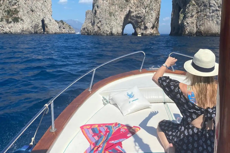 Capri: passeio de barco com mergulho, limoncello e lanche