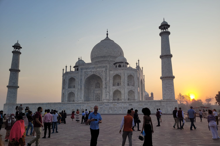 De Délhi: Viagem de um dia particular ao nascer do sol do Taj Mahal e ao Forte de AgraExcursão particular saindo de Délhi com carro, almoço, entrada e guia