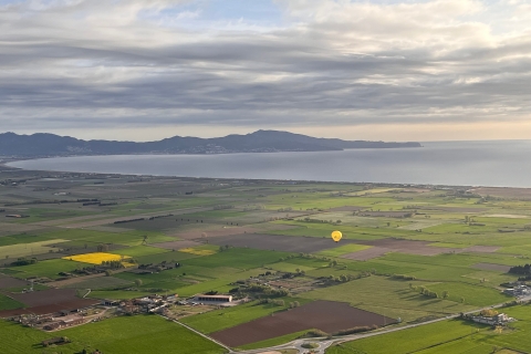Costa Brava: Hot Air Balloon Flight with a Catalan Breakfast Adult flight Empordà (shared)