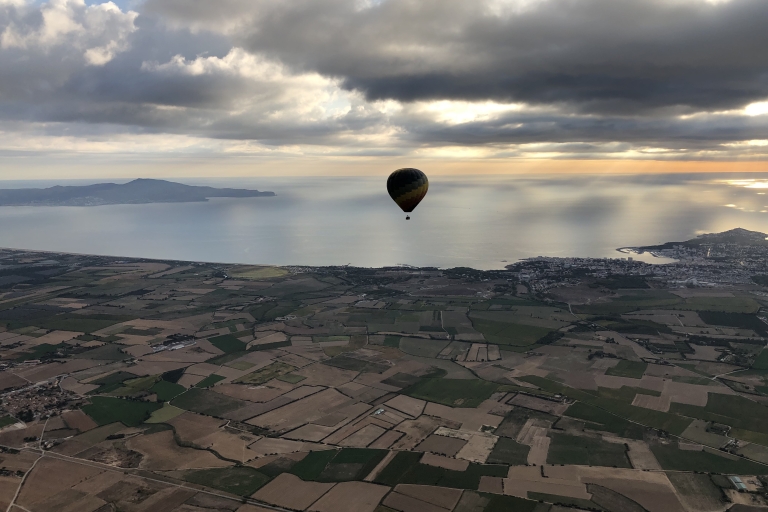 Costa Brava: Hot Air Balloon Flight with a Catalan Breakfast Family Flight: 2 Adults and 1 Child (shared)