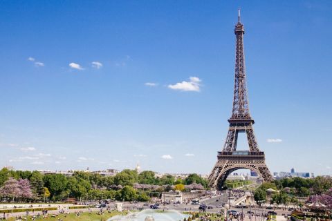 Lippu Eiffel-tornin huippukerrokseen & Seinen jokiristeily