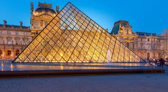 Musée du Louvre : billet à entrée programmée et croisière sur la Seine