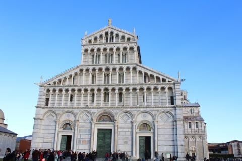 Visita guiada a la catedral de Pisa y cata de vinos + torre inclinadaTour alemán con entrada a la torre inclinada