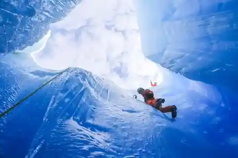 Anchorage: Knik Glacier Helicopter and Ice Climbing Tour