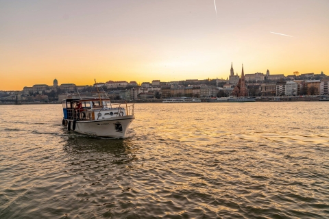 Budapest: Private Danube Yacht Cruise with Welcome Drink 90 Minute Private Cruise with champagne