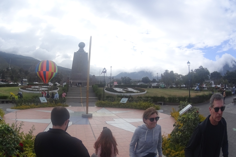 Quito: Tour por el casco antiguo y la mitad del mundo.
