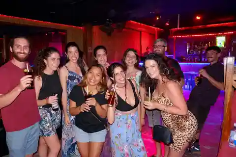 Panglao Bohol Island: Alona Beach Pub Crawl med drinkar