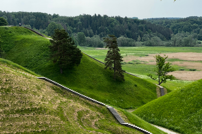 Vilnius: Privater Park Paneriai, Schloss Trakai, Kernavė Tour