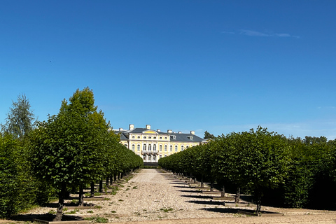 Vilnius to Riga with Hill of Crosses & Rundale Palace Stops