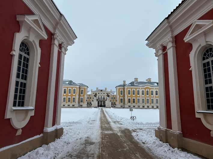 Vilna-Riika Ristien kukkula, Rundalen palatsi Bauska castl (Bauskan linna)  | GetYourGuide