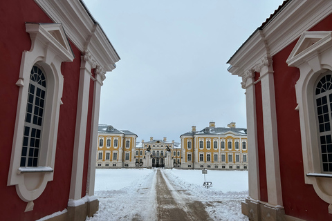 Vilnius naar Riga met haltes Hill of Crosses & Rundale Palace