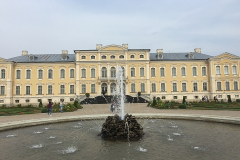 Vilnius nach Riga mit Haltestellen am Hügel der Kreuze und am Rundale-Palast