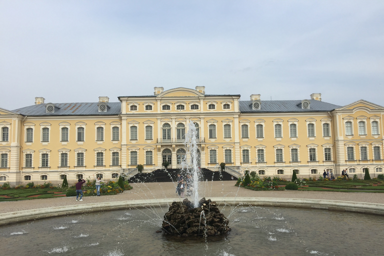 Da Vilnius a Riga Collina delle Croci, Rundale Palace Bauska castelloDa Vilnius a Riga con le fermate della Collina delle Croci e del Palazzo di Rundale