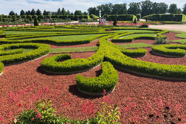 Vilnius to Riga with Hill of Crosses & Rundale Palace Stops